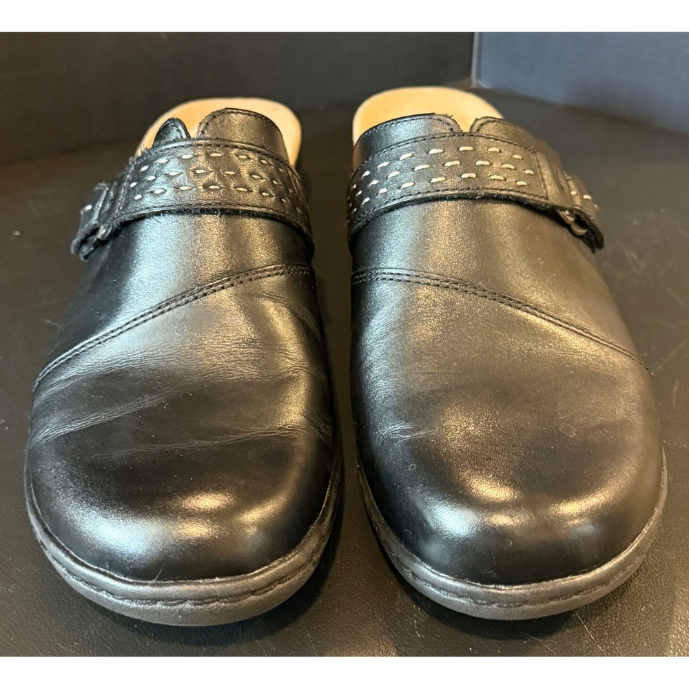 Clarks Leisa Sadie Size 8 Mules Black Leather Buckle Stitch Detail Clogs Preppy